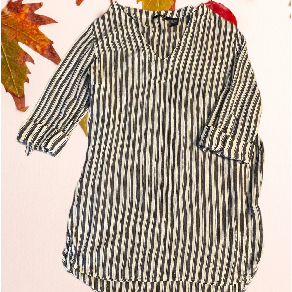 pullover Vneck tunic top with 3/4 sleeve, sleeve can also sold up to button tab